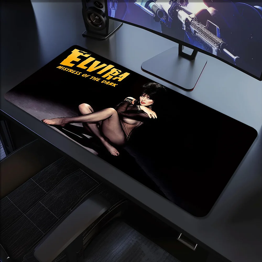 مكاتب سطح المكتب المطاطية لفيلم عشيقة XXL من Elvira لوحة ماوس كبيرة سميكة للألعاب غير قابلة للانزلاق