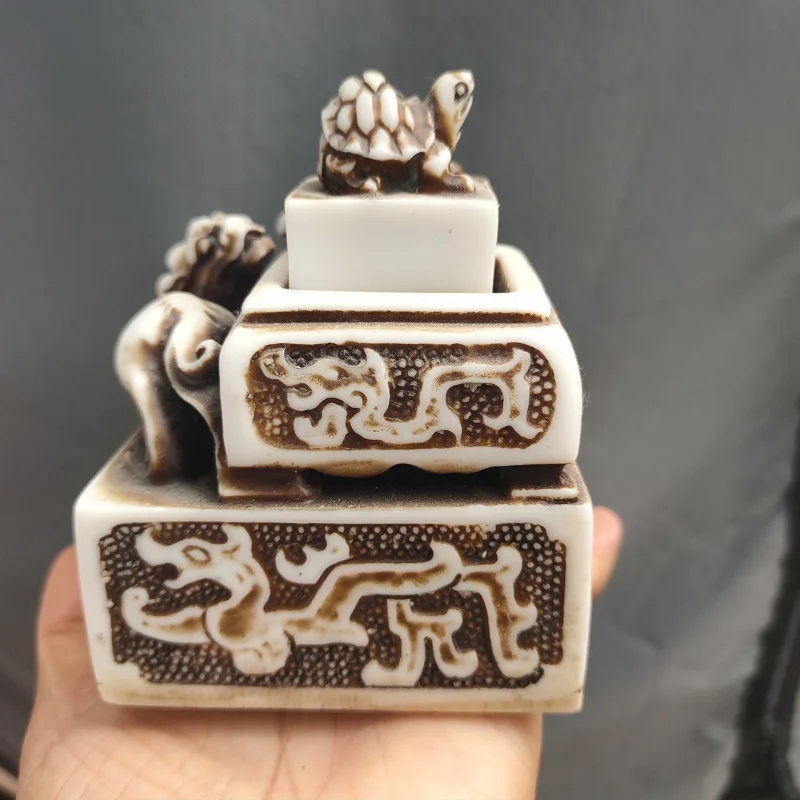 Antique Miscellaneous Antique Old Resin Crafts Imitation Han Bai Jade High Ancient Jade Double Jade Official Seal Decoration