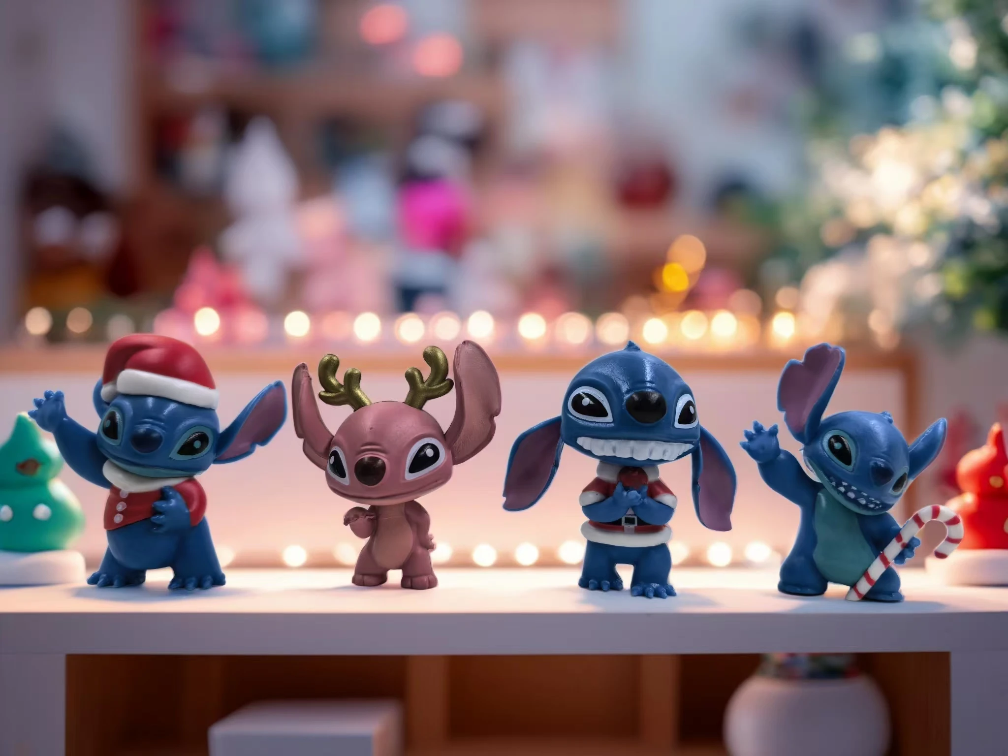 2025 Disney Stitch Halloween Natale Scatola cieca Cartoon Figura carina Modello Giocattolo Anime Doll Desktop Room Decor Collezione Regalo Kid