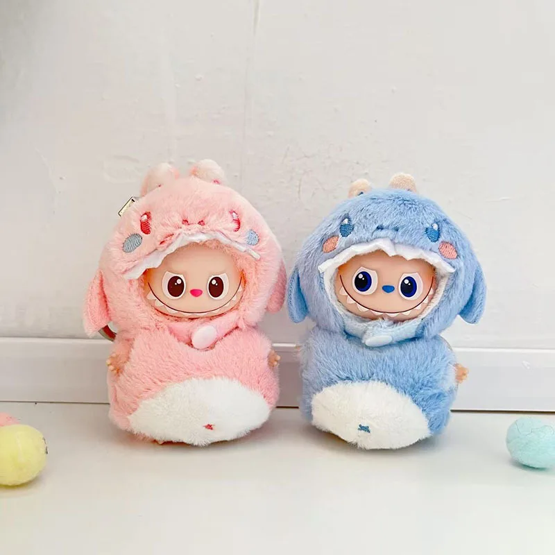 مجموعة منتفخة للأطفال من الجيل الرابع من Labubu Shark، ملابس سلسلة مفاتيح لطيفة مع تفاصيل زعانف قطيفة لدمية الفينيل مقاس 10 سم (الملابس فقط)