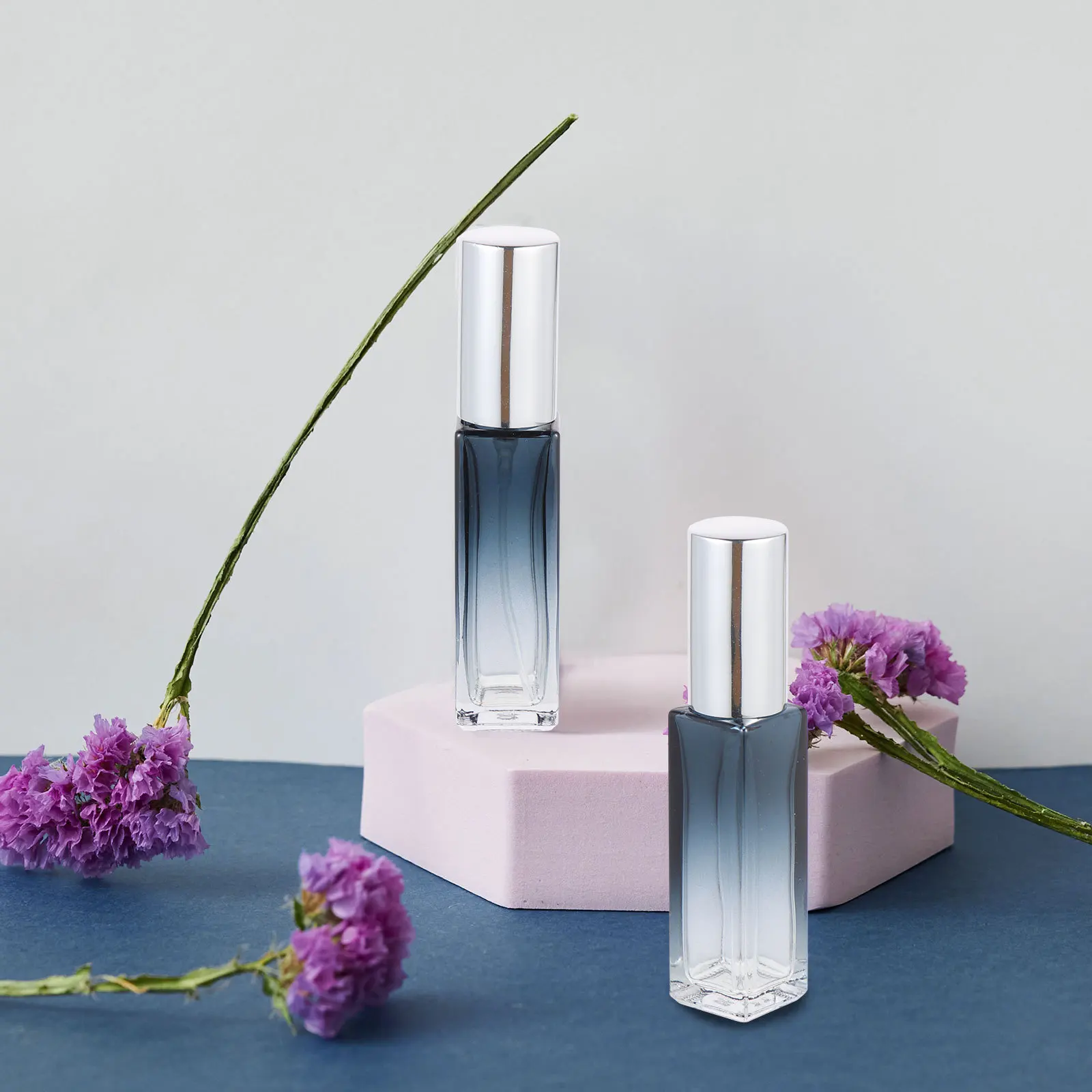 4 個の空の詰め替え可能な香水スプレーボトルガラス製の小さなボトル旅行用サブ包装容器化粧品エッセンシャルオイル用