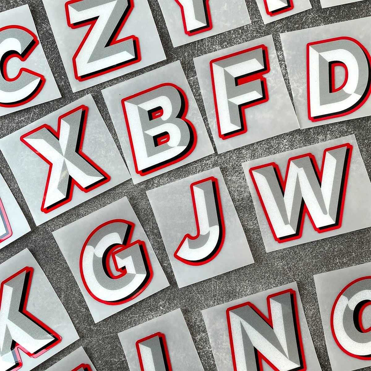 A a z 26 letras diy motorista de corrida texto adesivos da motocicleta para moto tanque combustível corpo capacete pára-brisa carenagem acessórios decalque