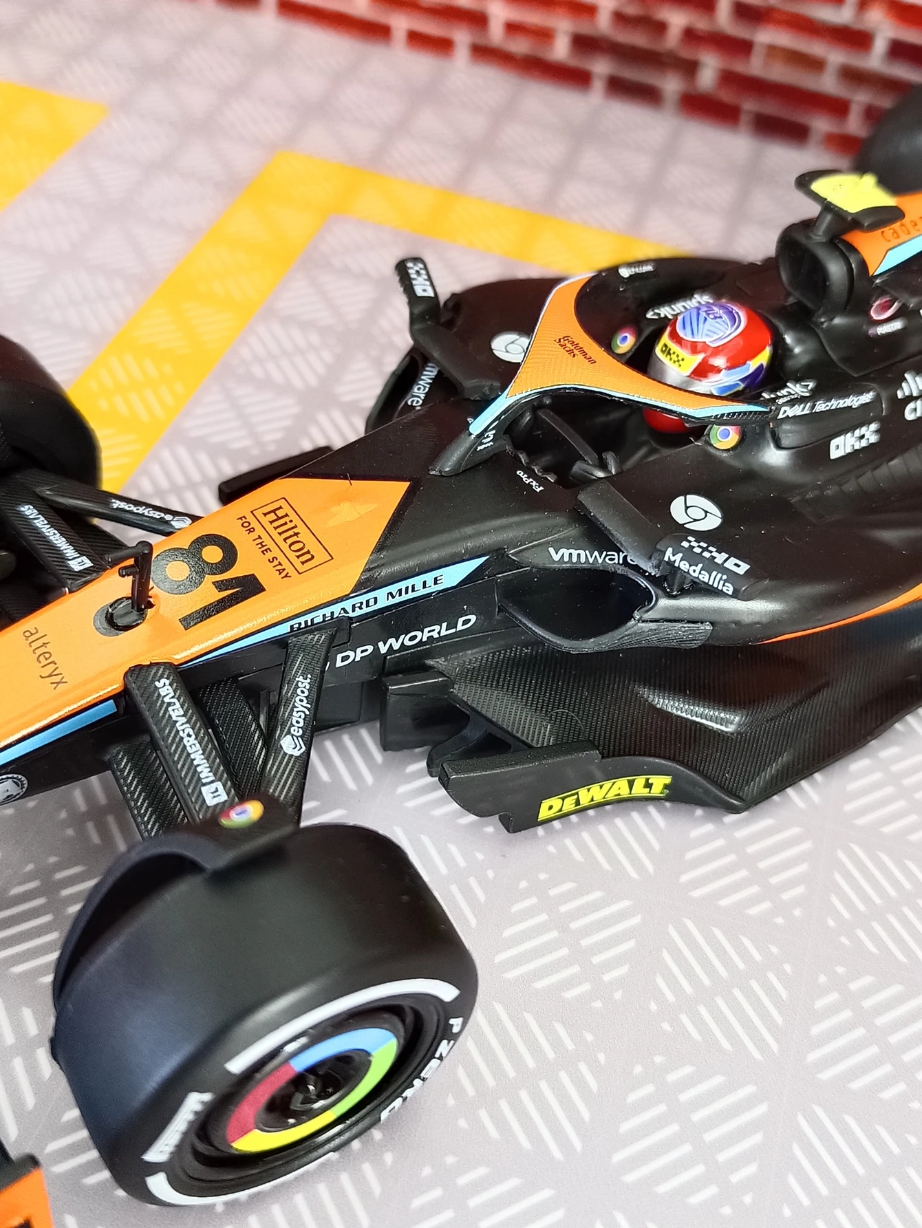 1:24 McLaren MCL60 F1 Miniaturautos, Legierung, Spielzeug, Druckgussmodelle, Räder können gedreht werden, rollender, verschiebbarer Sportwagen, Jungen, Festival-Geschenke