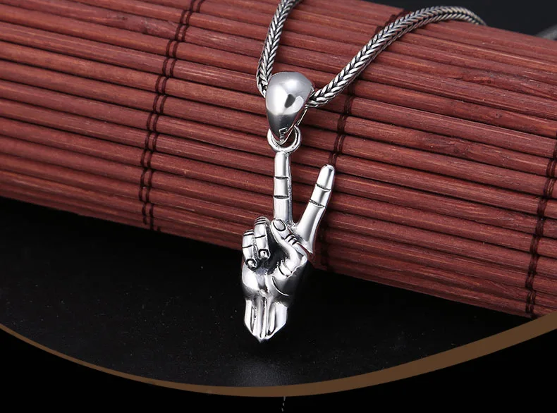 Wholesale S925 sterling silver jewelry, Thai silver victory gesture, smart eye, exquisite men's and women's trendy pendant