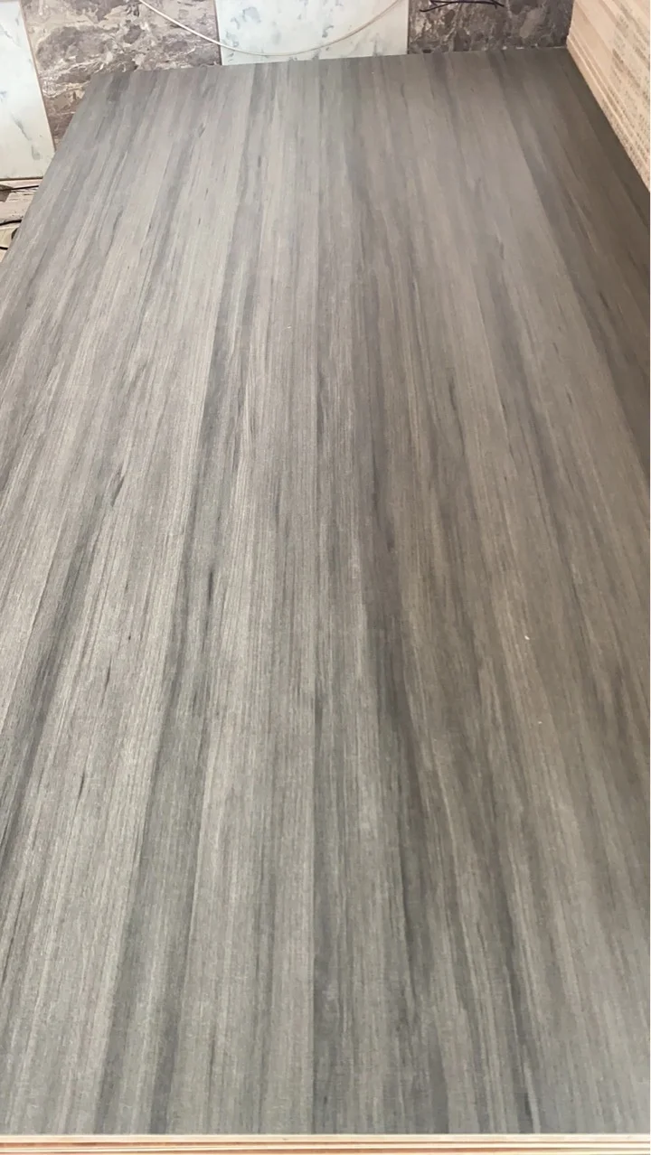 خشب رقائقي من الميلامين المصفح PVC بلون الحبوب الخشبية ذات الوجهين للأثاث (الباب، السرير. وما إلى ذلك، الأرضيات المصفحة