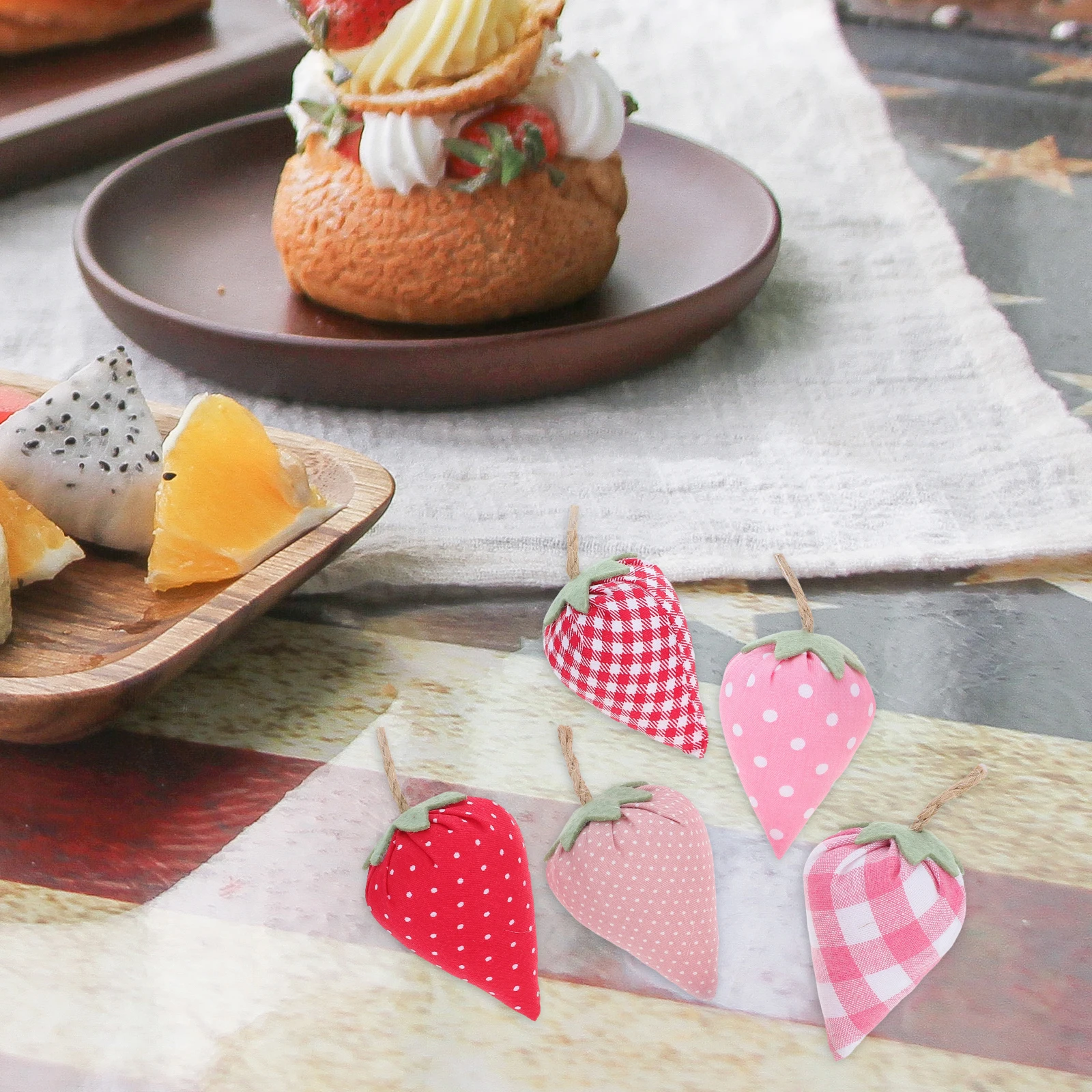 

6pcs Artificial Strawberries Decorations Lifelike Fruits Model Home Photo Props Lightweight Non-woven Fabric Fruit Ornament