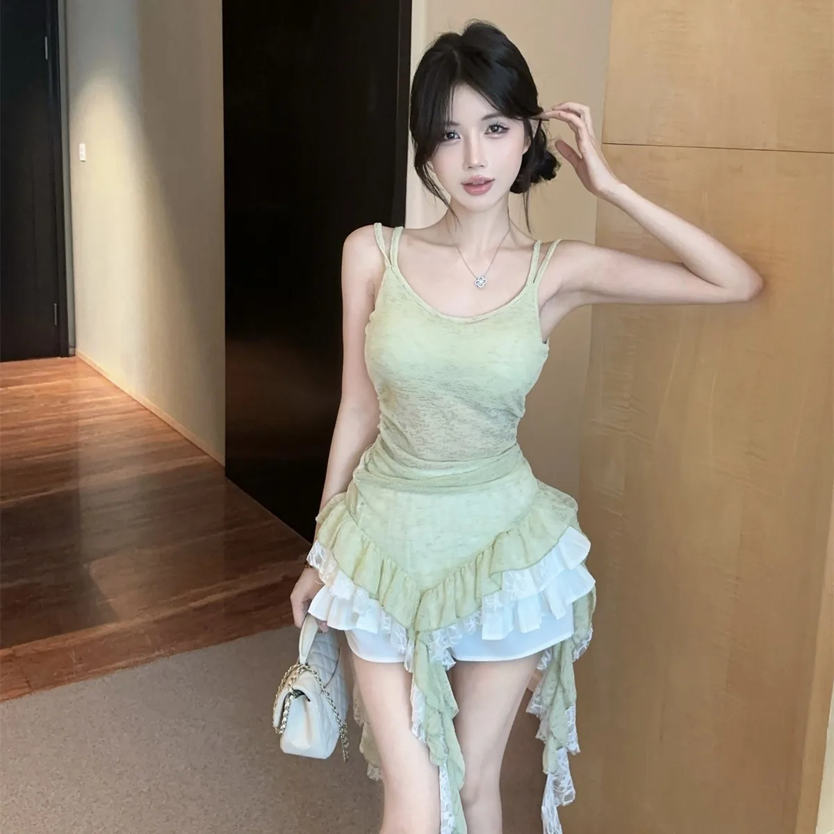 

Fashionable Lace Shoulder Strap Bridesmaid Set Women's Spring Summer New Style Pleated Skirt And Top Ensemble Elegant Classy