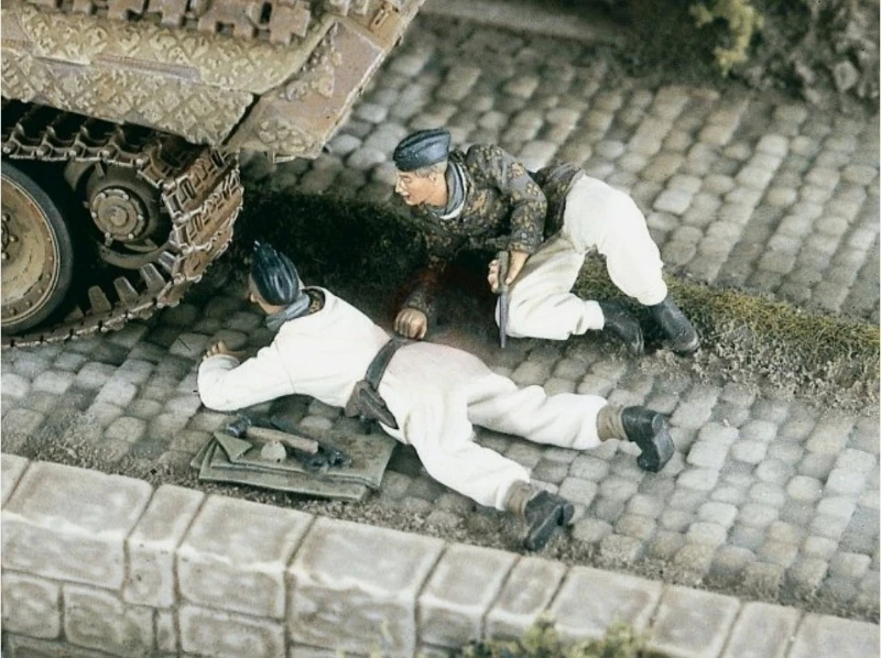 

Масштаб 1/35, литая под давлением фигурка из смолы, комплект модели, зимняя одежда немецкого танкового механика времен Второй мировой войны, 2 фигурки (без танка), в разобранном виде, неокрашенная