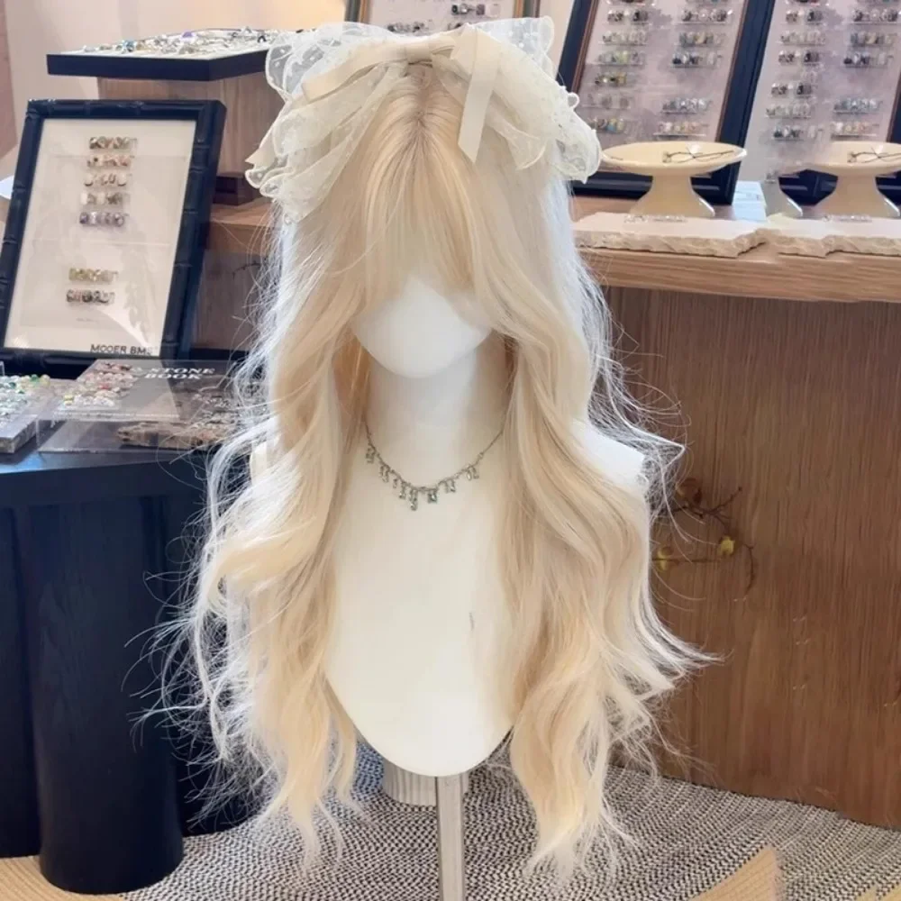 Wig for Women Milky Blonde Lolita Big Wave Long Curly Hair Summer Thin Section Natural Synthetic Wig Blonde Wigs with Bangs 가발
