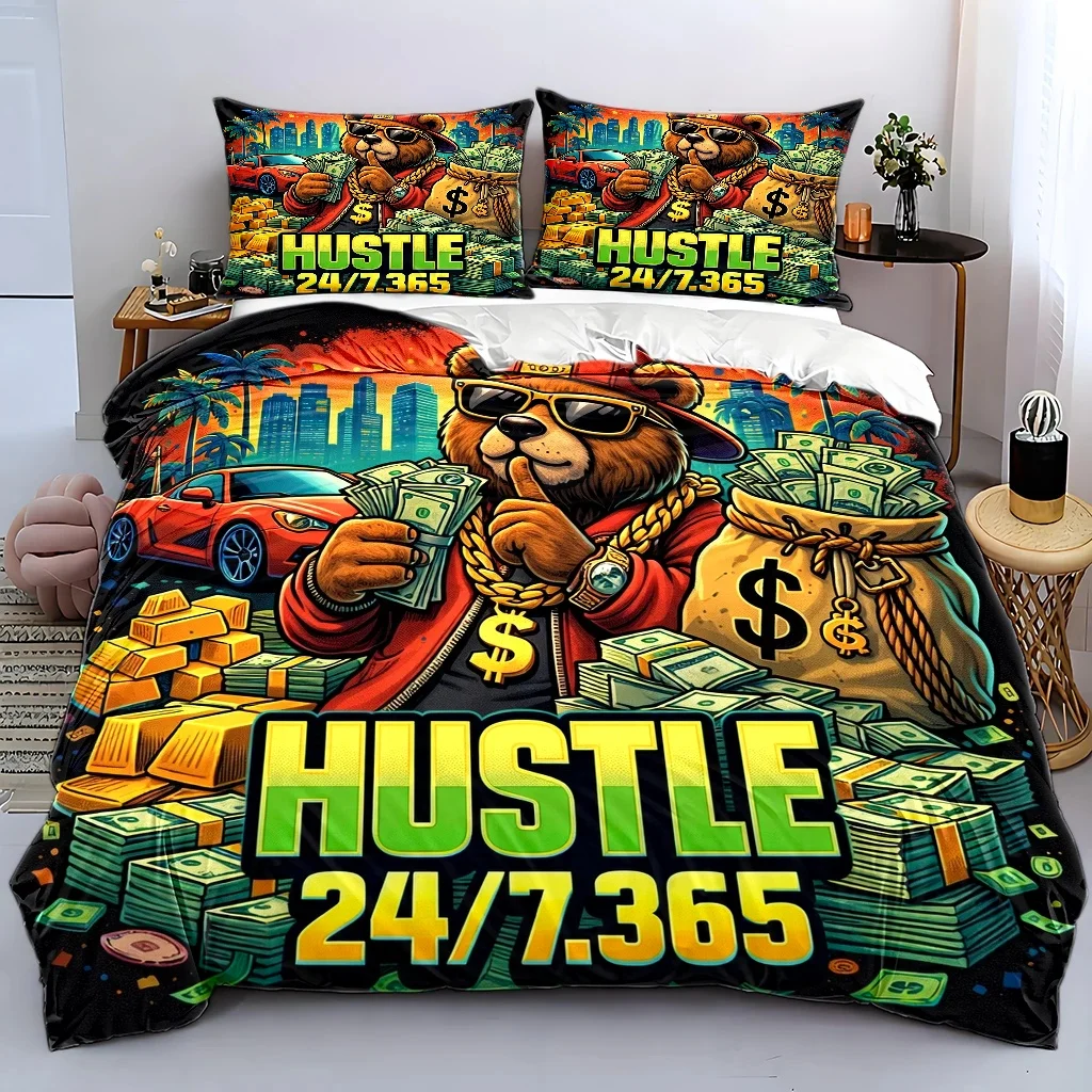 3Pc Trendy Hip-Hop Bear Hustle Theme Duvet Cover Set, Bedding Three-Piece Set (1*Duvet Cover + 2*Pillowcases), Large Double Bed Cover Set, Suitable for All Seasons, Home Dormitory Master Bedroom Guest Room Use, Machine Washable, Invisible Zipper, Street Style Money Element Print Bedding, Personalized Trendy Brand Bedroom Decor Bedding Set, Cross-Border Hot-Selling Hip-Hop Style Bedding Set
