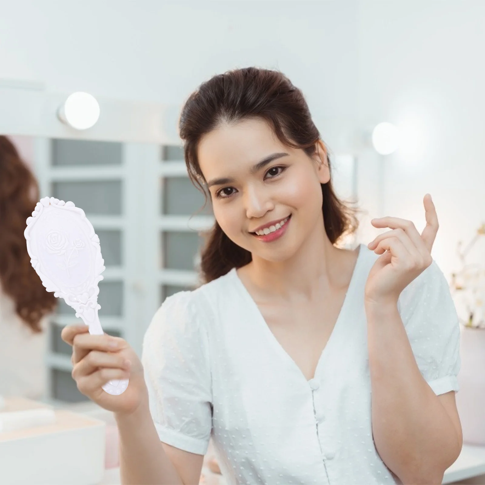 

1Set Handheld Mirror Comb Set Durable Safe Ergonomic Grip Effortless Styling Portable Vanity Kit Uniqueness Mirror and Comb Set