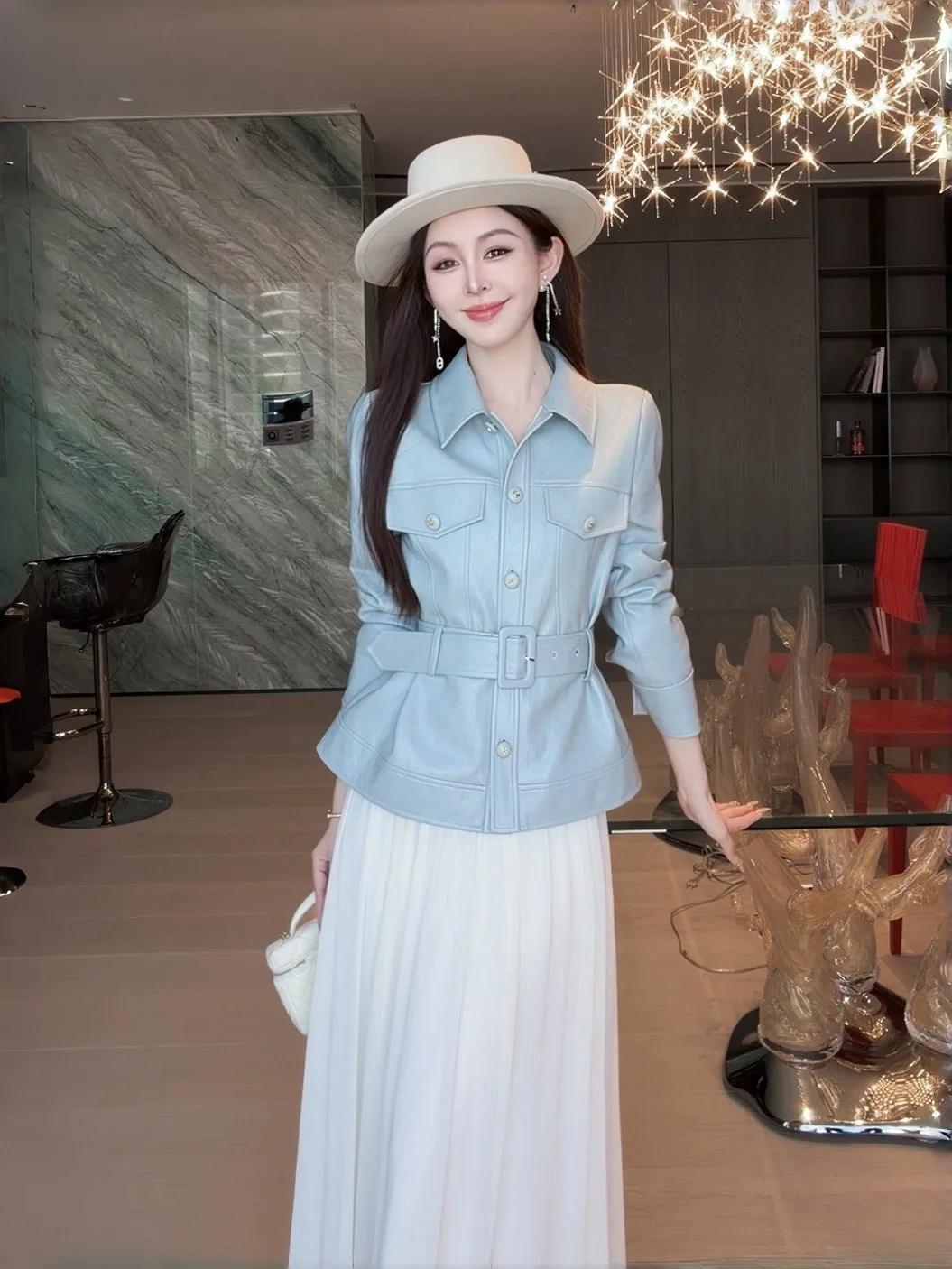 エレ クラシック ブルー レザー ジャケット レディース シルエット ウエストマーク メタルブルー 春 2026 新作 ファッション ショートコート