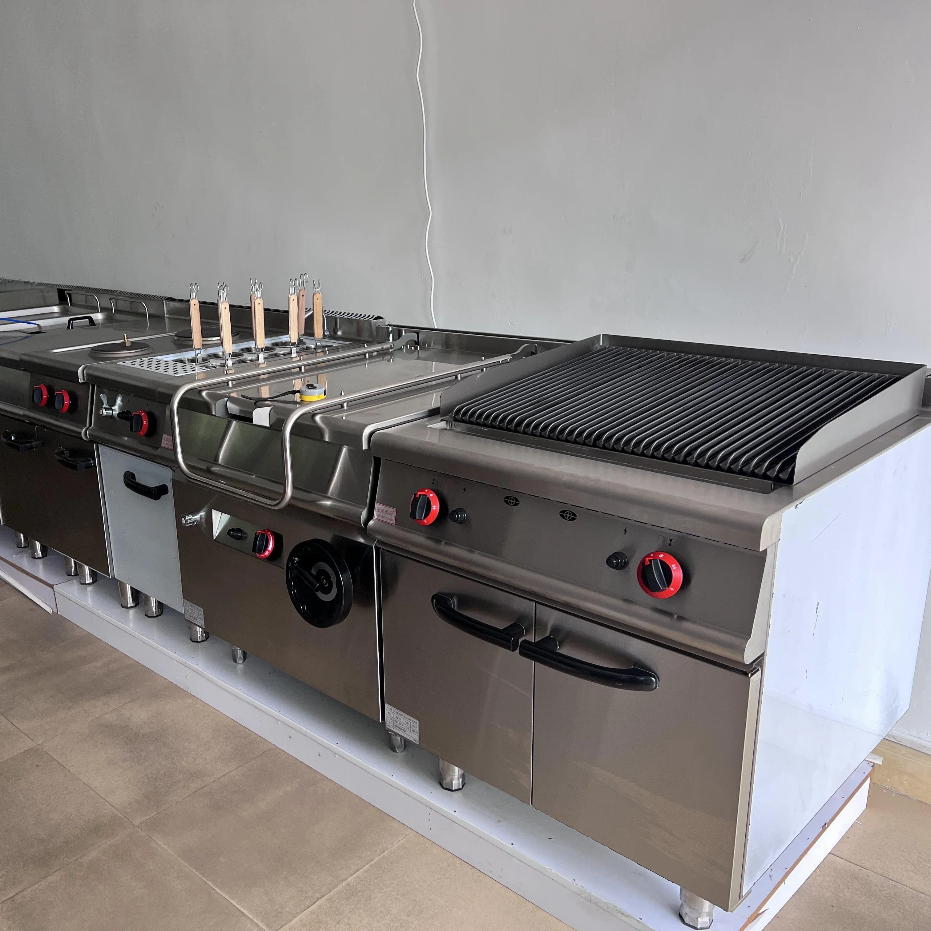 

CE Restaurant Stove 4 burner Gas Range Stove With Oven And Griddle