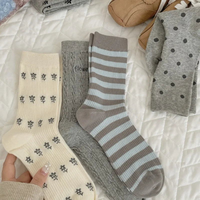 6켤레 2025 그레이 양말 세트 디자이너 여성용 미드 튜브 코튼 양말 여성 가을 겨울 꽃 리본 롱 양말 고품질