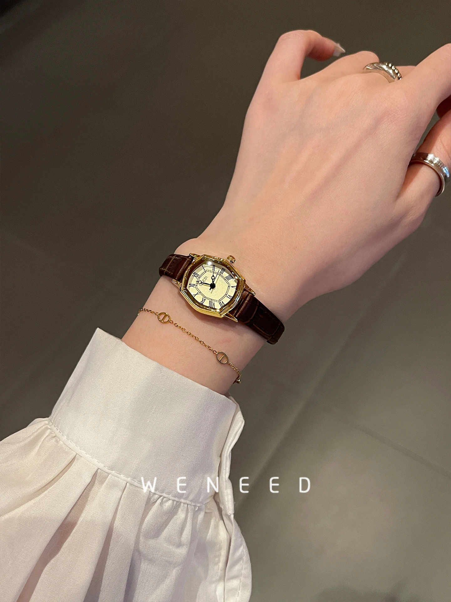 

2025 new retro watch for women, high-end simple ladies light luxury women's watch, elegant watch, women's gift, gift for women