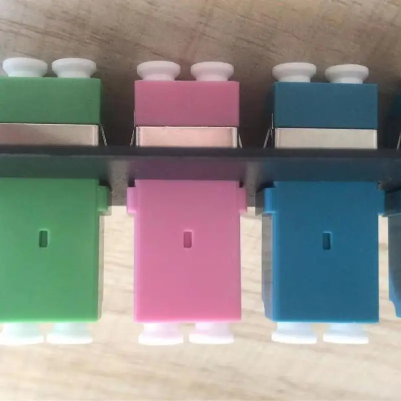 

Дуплексный адаптер LC без фланцев SM MM OM3 OM4 OM5 APC оптоволоконный соединитель без уха, один корпус, тип IL в пределах 0,2 дБ, без уха, 100 шт.