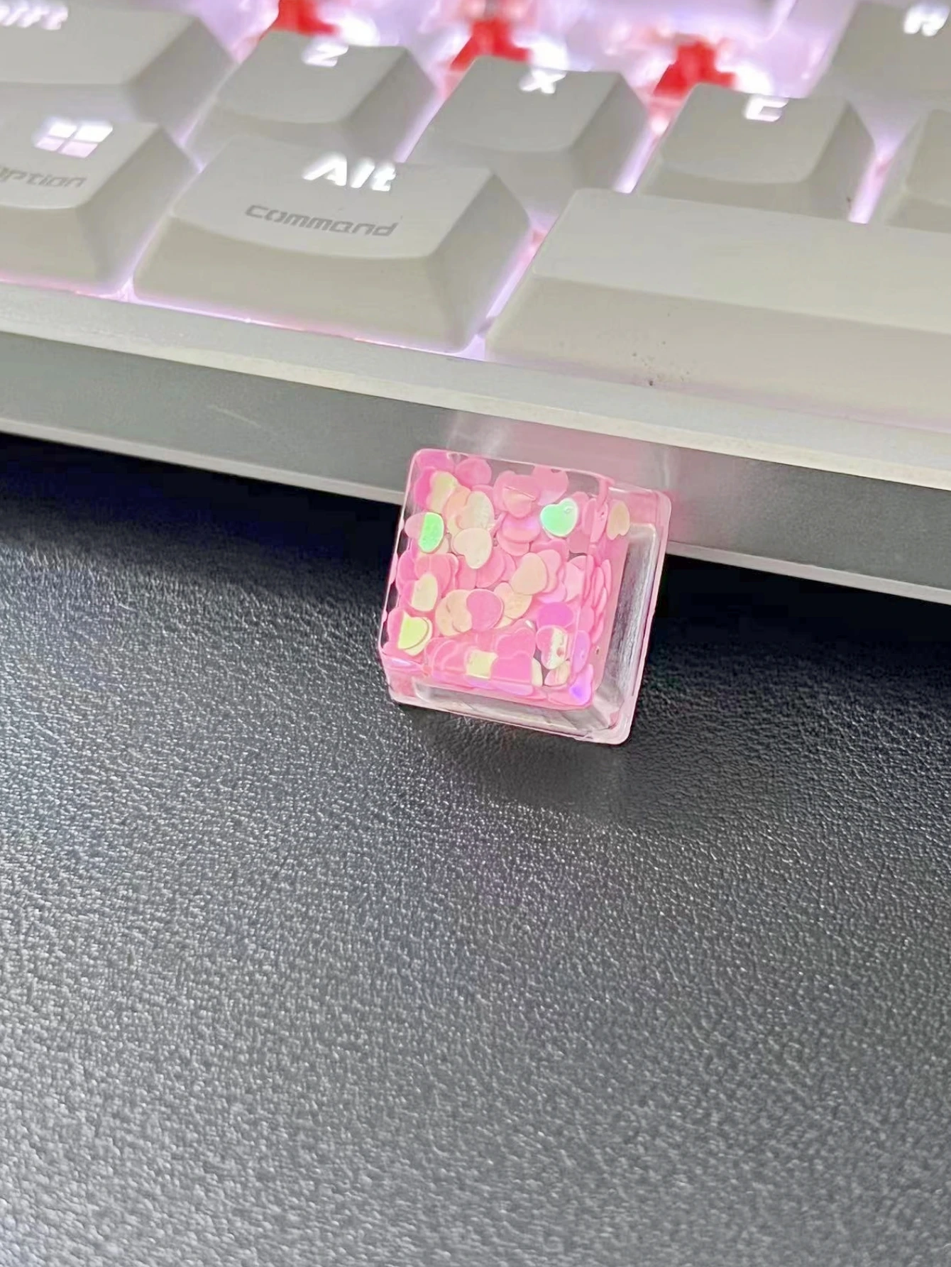1Pcs New Best Selling Translucent Love Sequins Keycaps Cross Axis Mechanical Keyboard Keycaps With Accessories