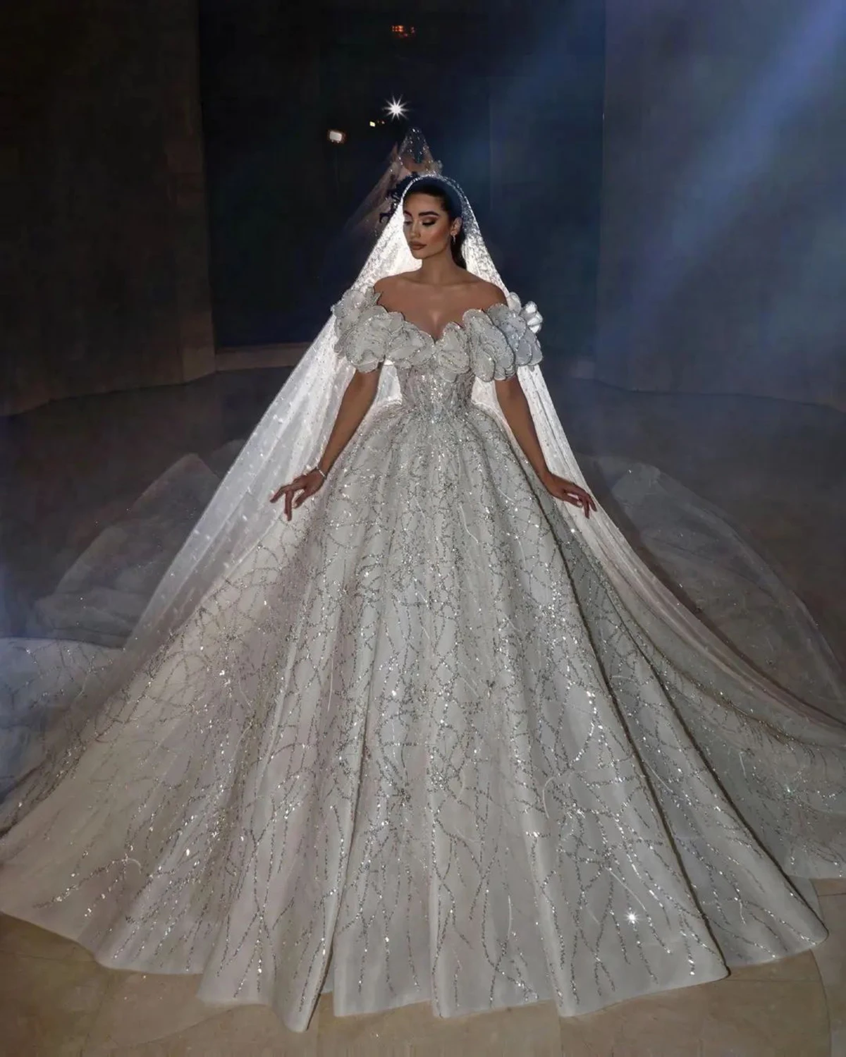 Gorgeous A-Line Wedding Dress For Women Puff Sleeves Bridal Gown Sequins Court Train Dresses Custom Made