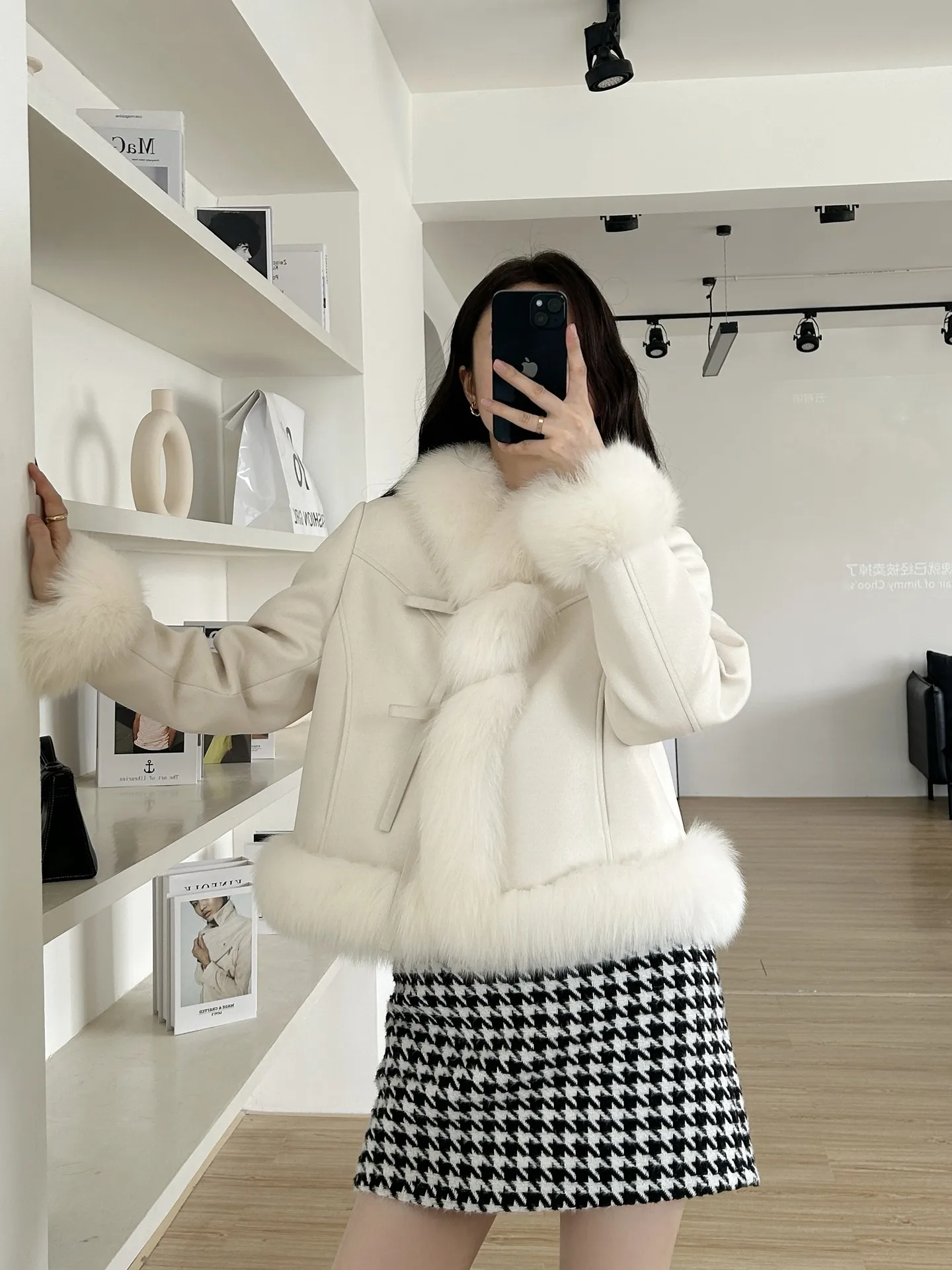 Alta qualidade genuíno 2025 inverno novo estilo curto casaco de pele de raposa para mulher, 90 jaqueta de penas de ganso branco para mulher