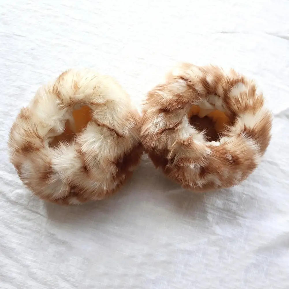 

Зимняя шапка с объемными деталями. Женская зимняя шапка. Уютный рождественский узор с оленем. Плюшевые перчатки. Комплект с воротником для тепла.