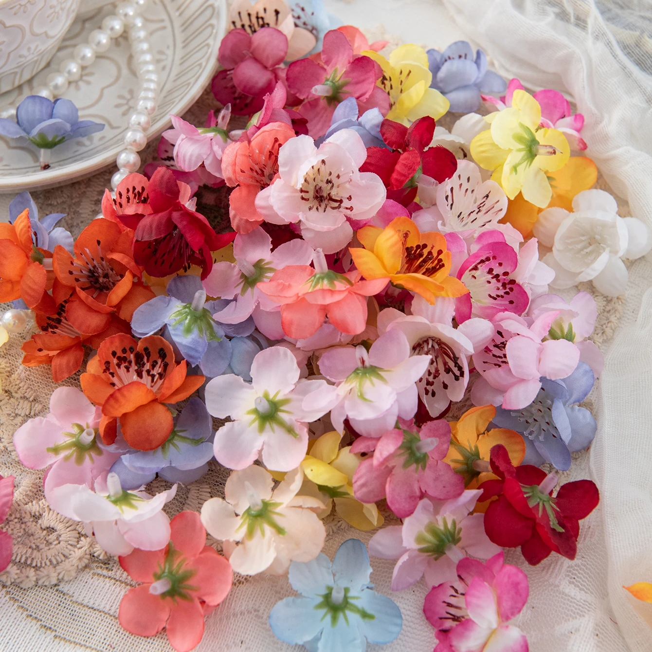 50/100 Stück Kleine Künstliche Pfirsichblüten für Heimdekoration, Tischdekoration, Kränze, Hochzeits- und Brautaccessoires, Kopfschmuck, Brosche, Geschenk – Detail 1