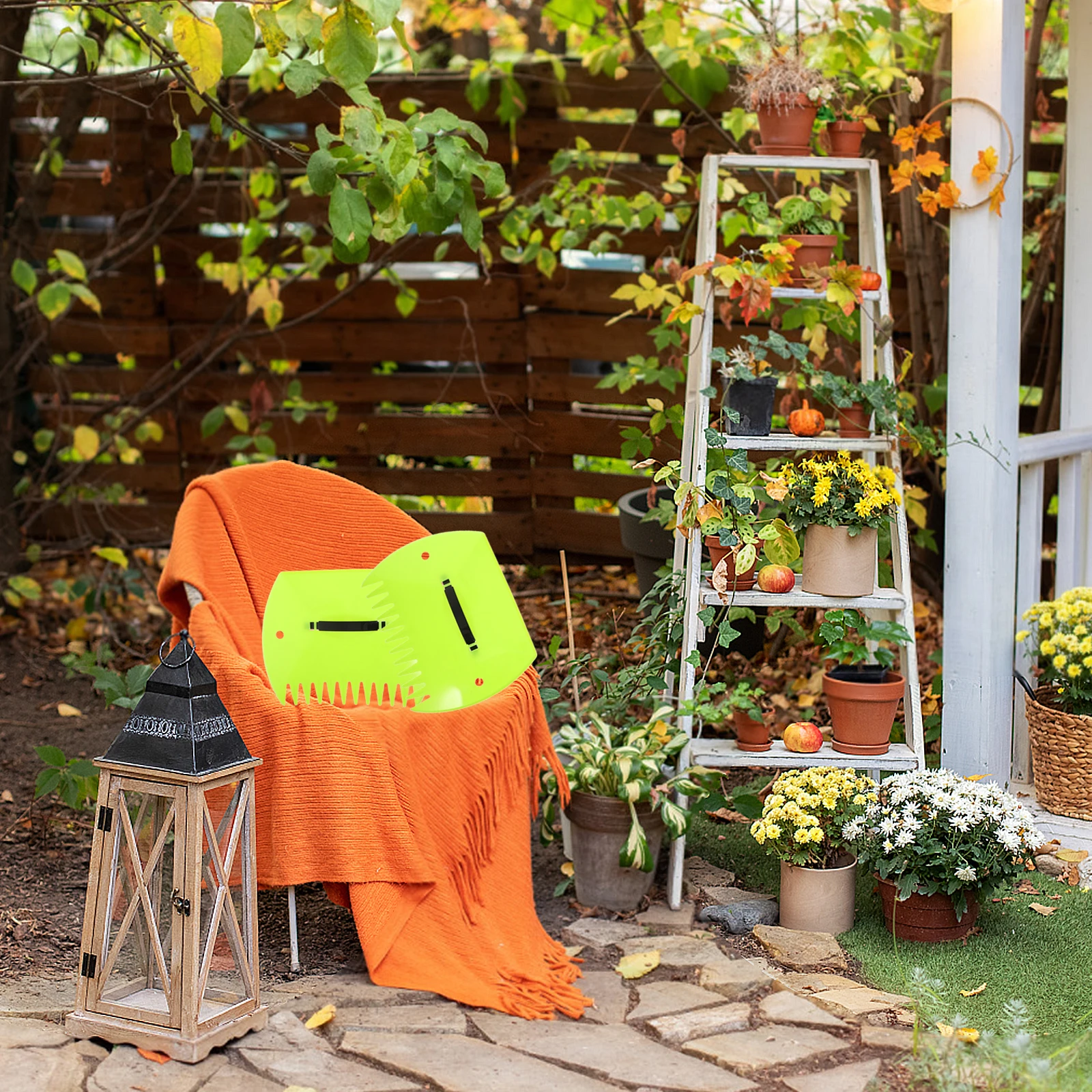 2Pairs Garden Yard Leaf Grabber Plastic Hand Rake Ergonomic Handle Leaves Collector Small Rake Lawn Tools Leaf Cleaning