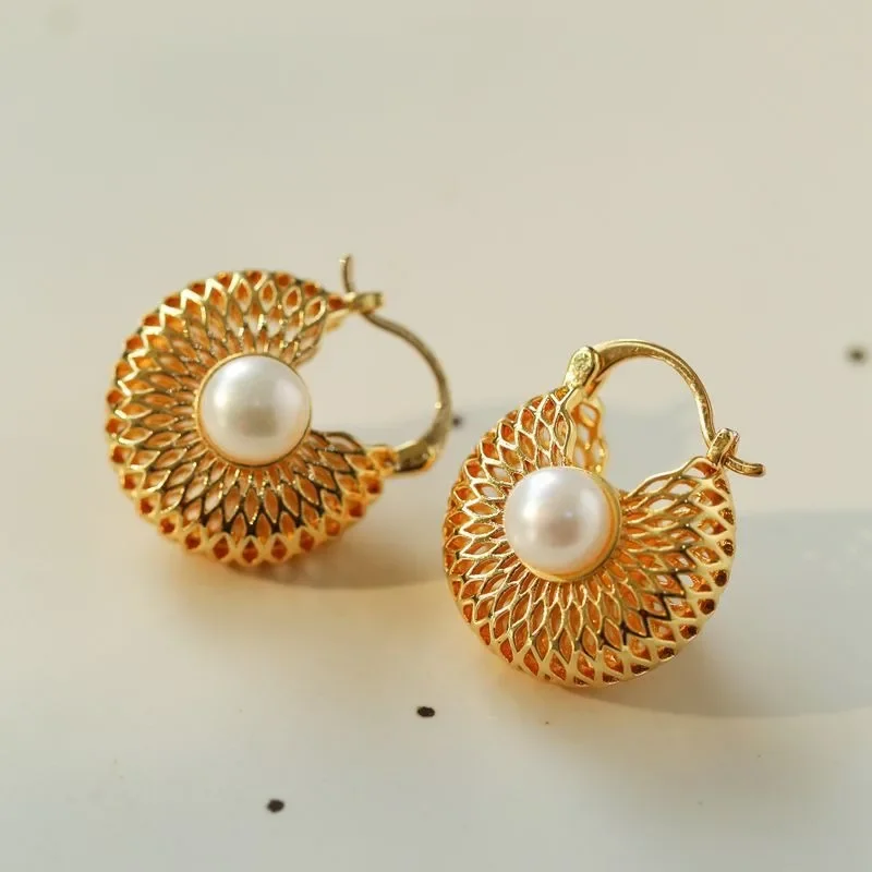 Vintage palace style hollow out techniques pearl earrings light luxury fashion stud earring for party wedding exquisite jewelry