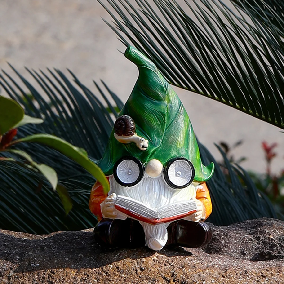 

New cartoon outdoor reader solar energy function resin craft home decoration desktop creative ornaments