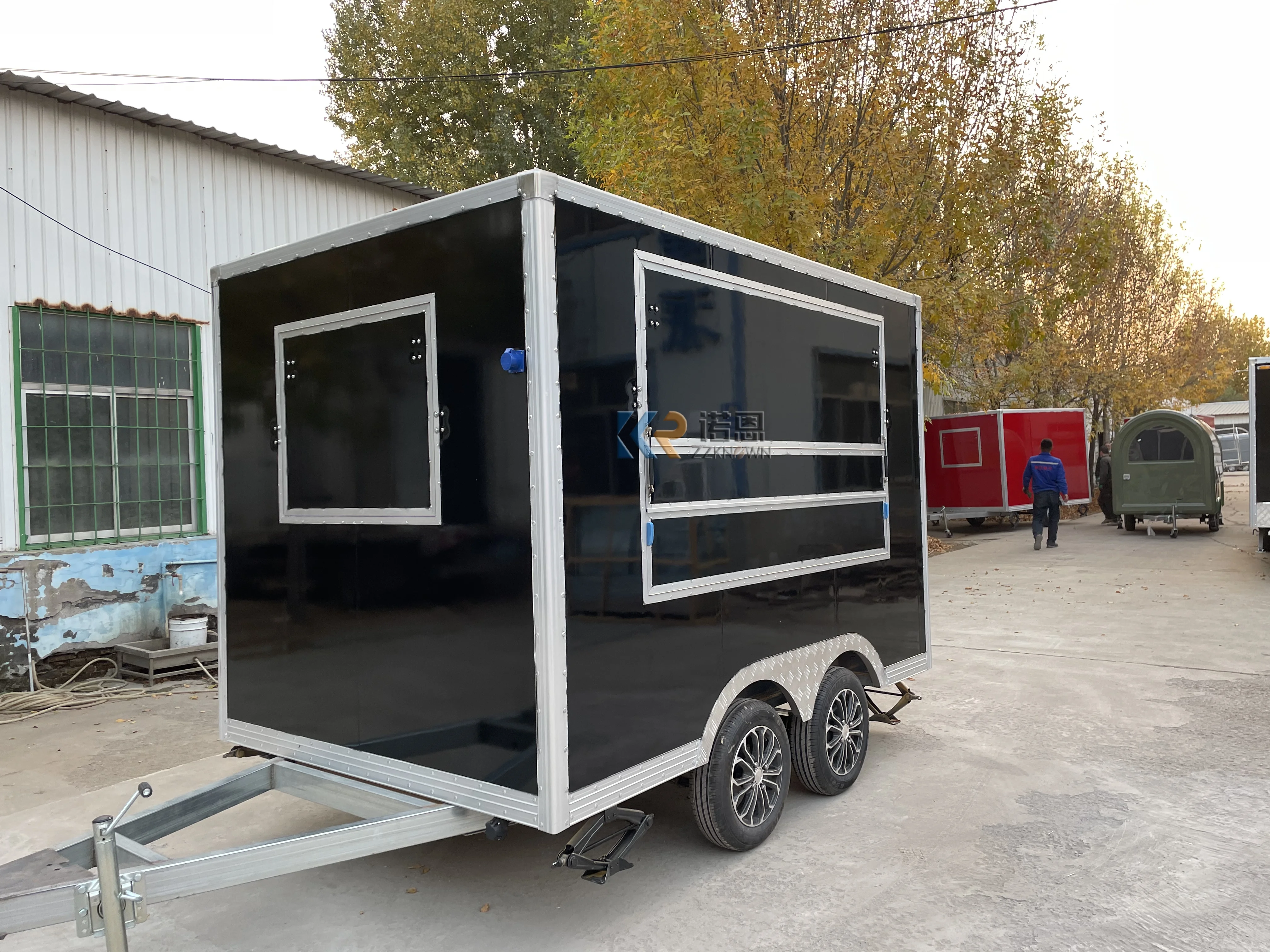 Carrello mobile per fast food da strada da 3 m, completamente attrezzato, per caffè, gelato, concessione, rimorchio per camion per alimenti in vendita