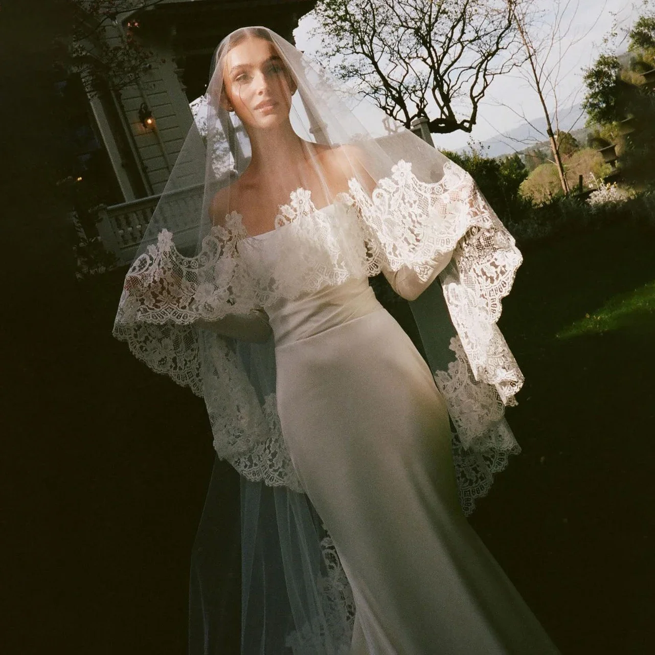 

Chapel Length Crochet Lace Trim Mantilla Veil With Comb Customized One Layer Tulle Wedding Bridal Drop Long Trailing Veils