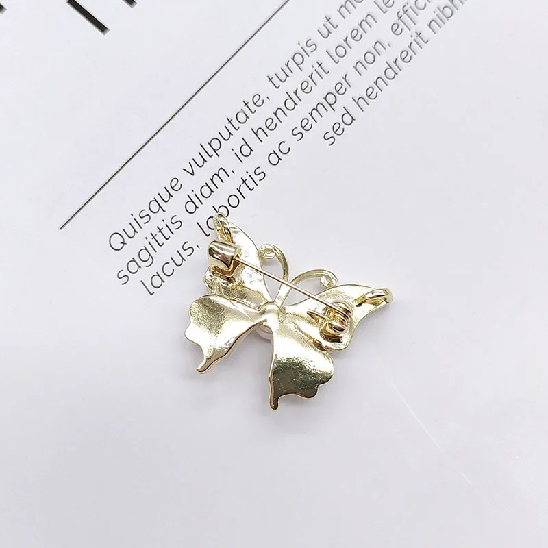 

Совершенно новая высококачественная и нишевая брошь-бабочка с имитацией перламутра, роскошный аксессуар высокого класса.