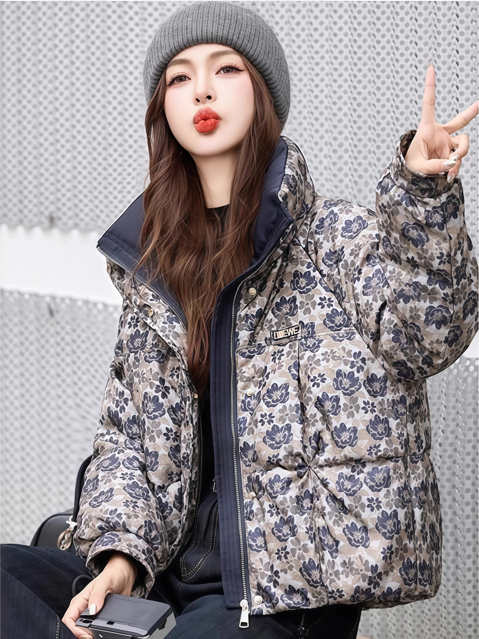 

Женская короткая куртка-пуховик 2026: Новая модная теплая дутая куртка в корейском стиле с капюшоном, хлопковая одежда