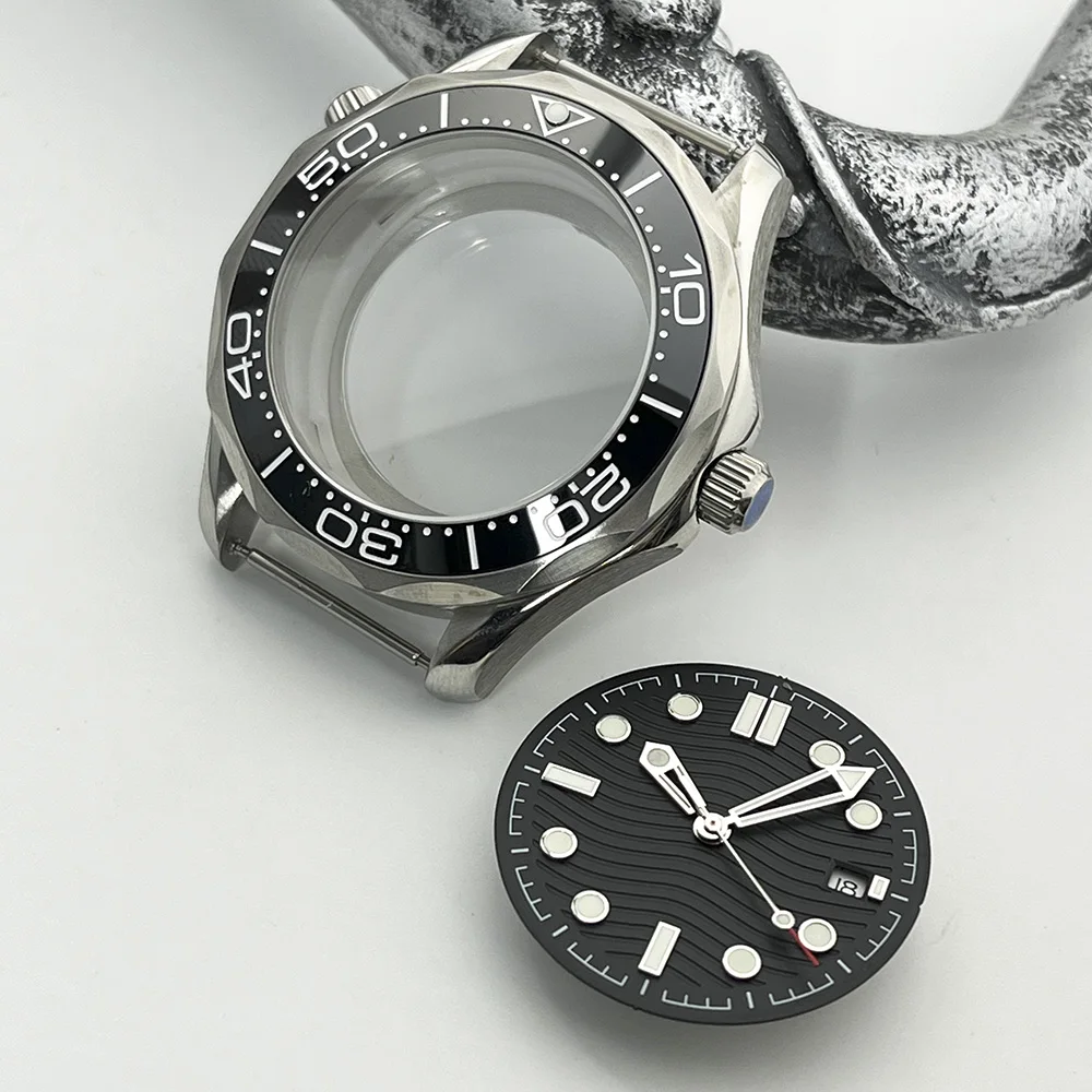 The 41.8mm Men's Mechanical Case Is Suitable for the Miyota 8215 Movement ST1612, With a 30.8mm Black Dial and Components