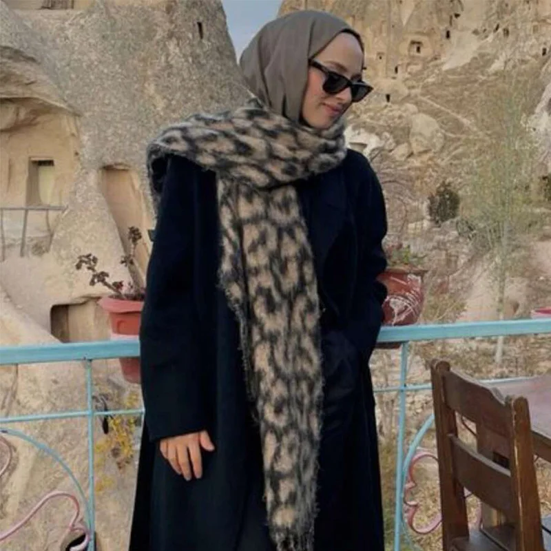 

Зимний шарф с леопардовым принтом, 2025 г., теплая однотонная кашемировая шаль, женское толстое мягкое пончо Chuncky Bufanda с кисточками Echarpe