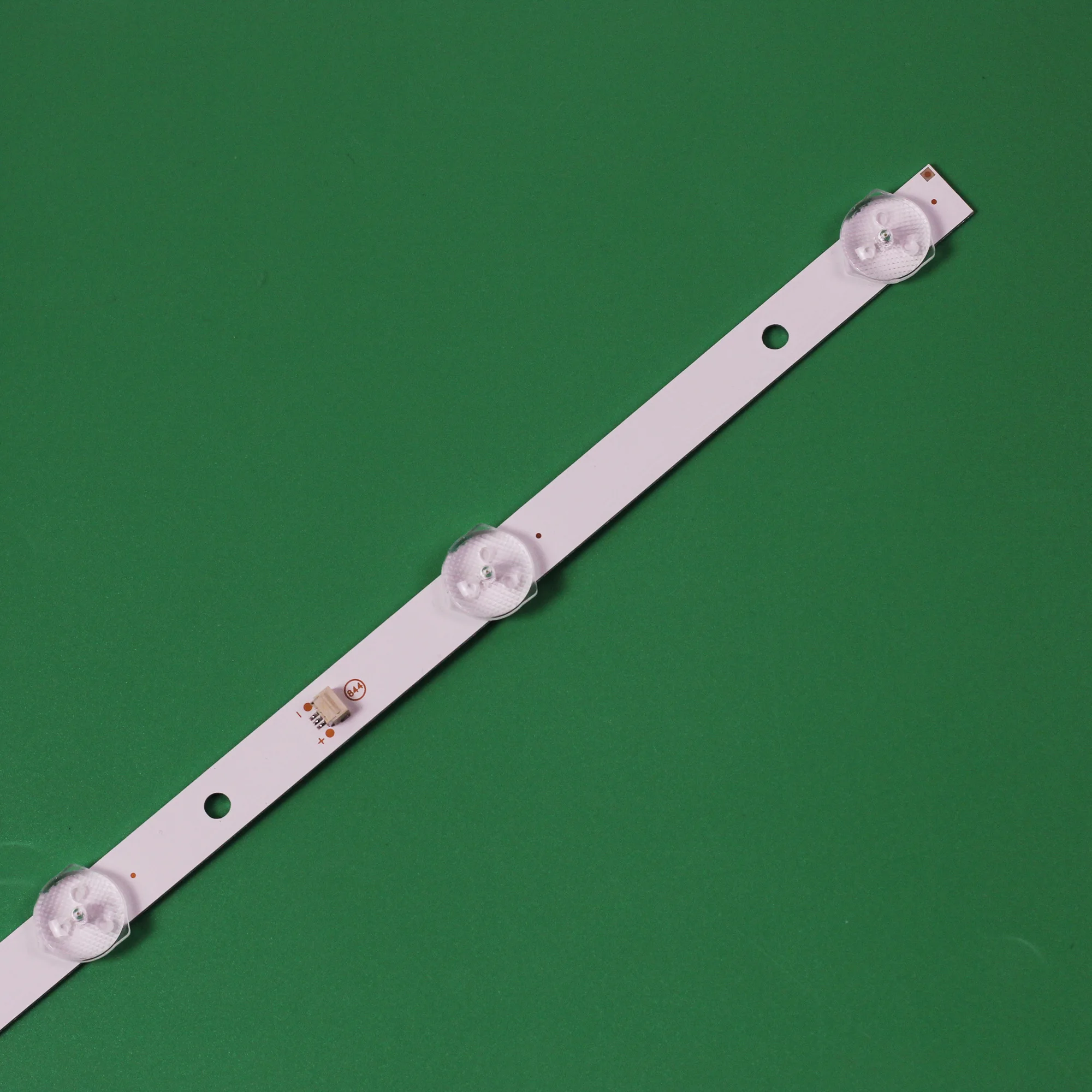 1/10/35set Strisce LED Retroilluminazione SW-LED32R301BT2 32LED06T2P CC02320D570V12 320L 32E9 7S1P 2X7 1210 H32D8000Q H32E8000Q H32D7000Q