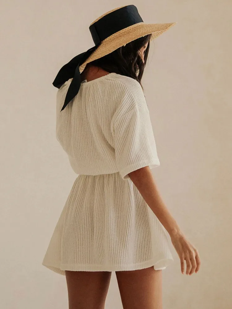 ชุดคลุมชายหาดสไตล์โบฮีเมียนเซ็กซี่ คอวี แขน 3/4 ผ้าถัก ชุดมินิเดรสสำหรับฤดูร้อนปี 2026 เหมาะสำหรับวันหยุดพักผ่อนริมทะเล