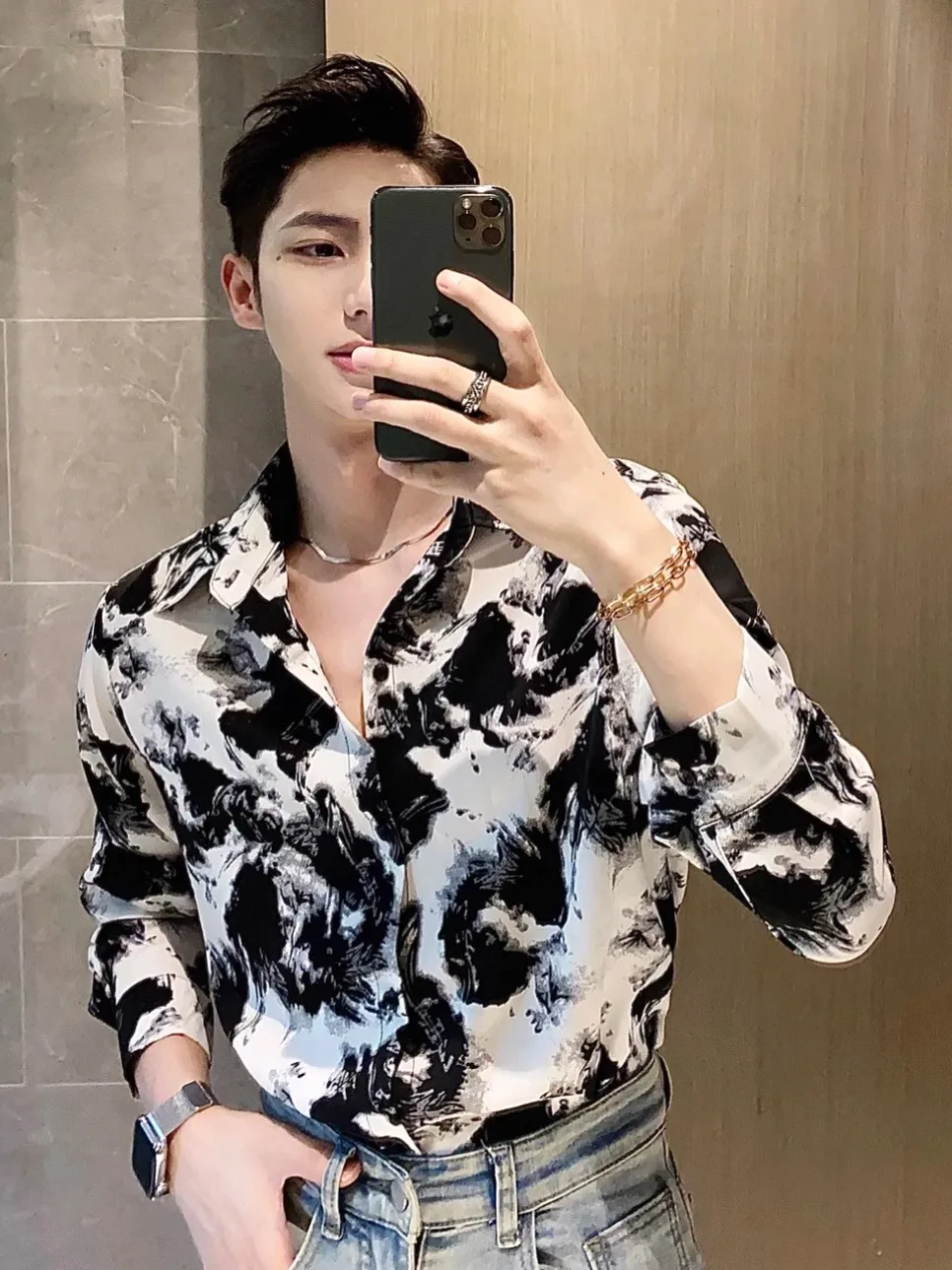 

Elegant Ice Silk Long Sleeve Men's Shirt Sun Protection Outerwear Breathable Loose Fit Summer Fashionable Korean Style