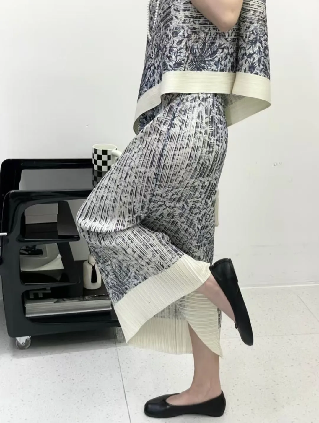 Gonna set moda a pieghe Miyake 2025 Estate nuova canottiera con stampa + mezza gonna snellente sottile 2 set