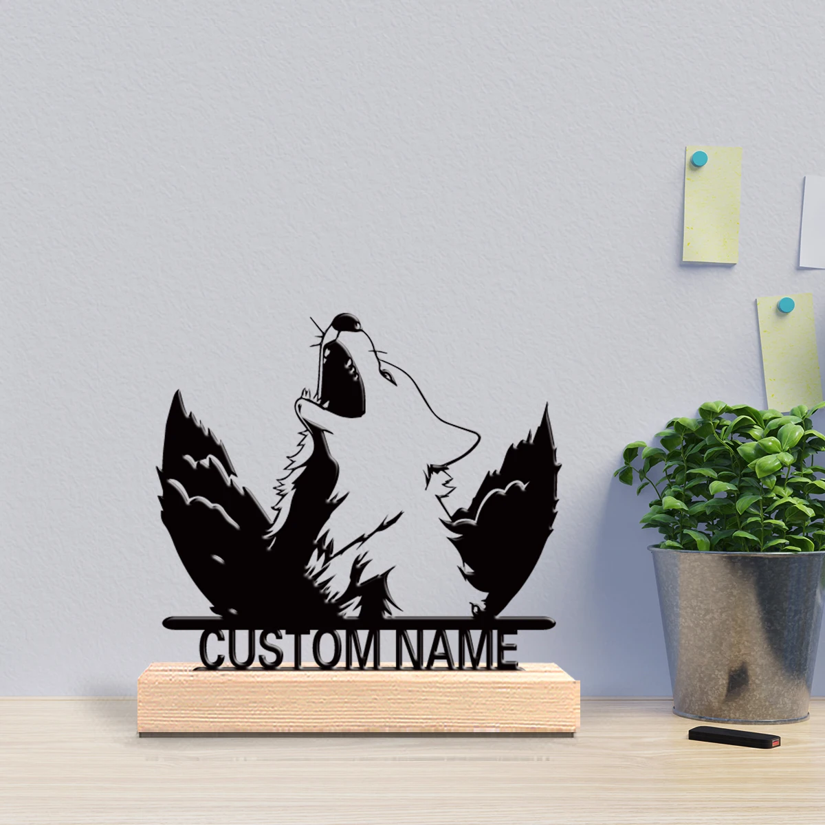 1pc Beauty Personalized Custom Wolf King Metal Statues Outdoor Desk Sculpture With Wooden Base Ideal For Campers Hikers Nature