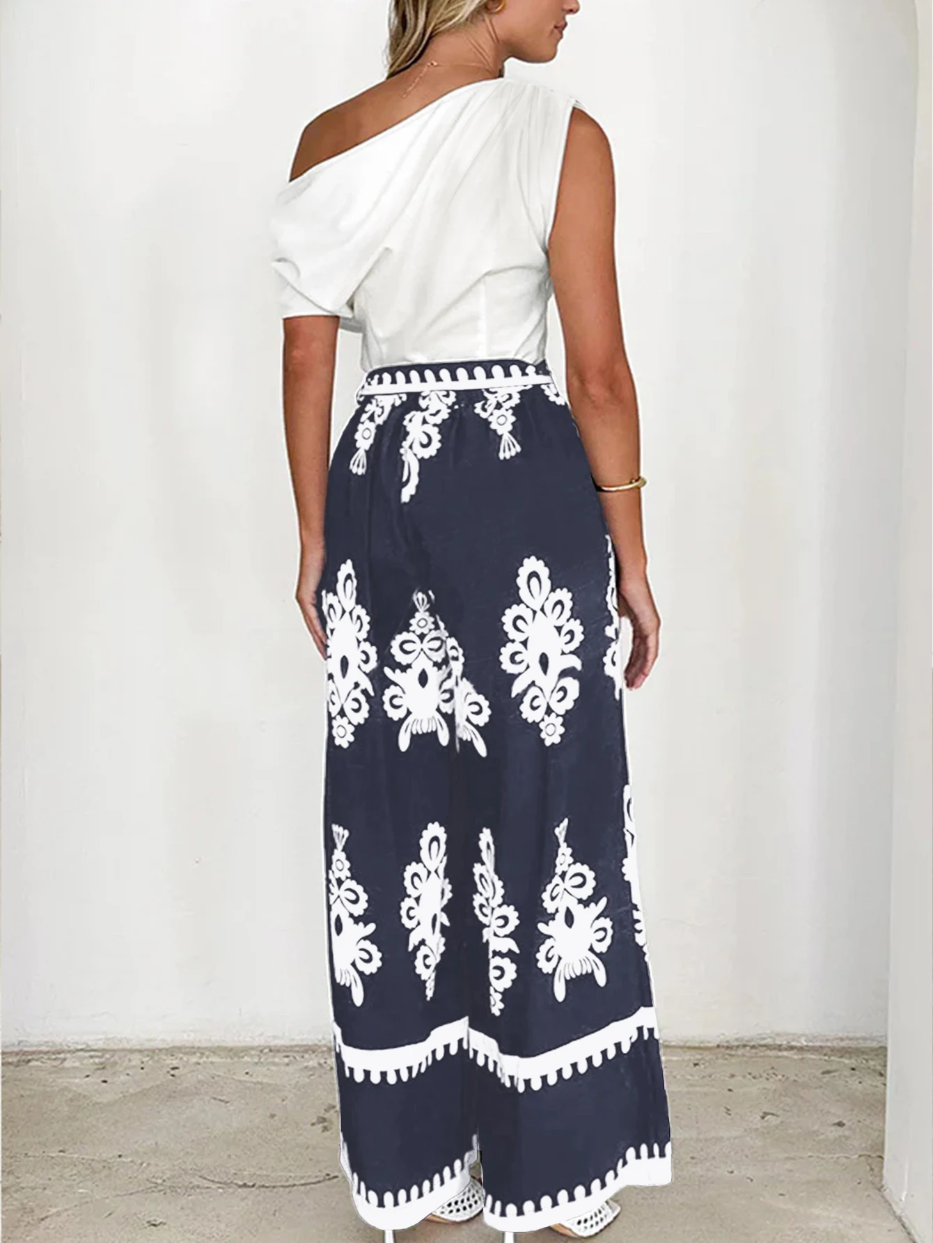 春と夏の白とネイビーのエスニックスタイルセット、レトロでエレガント、大人のカジュアルスタイル、デイリーストリートウェア、洗練された女性向け