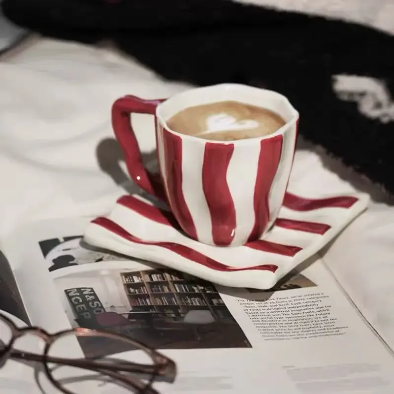 Two-piece European Ceramic Striped Coffee Cup and Saucer Red and Black Ceramic Mug Exquisite Afternoon Tea Latte Coffee Cup Gift