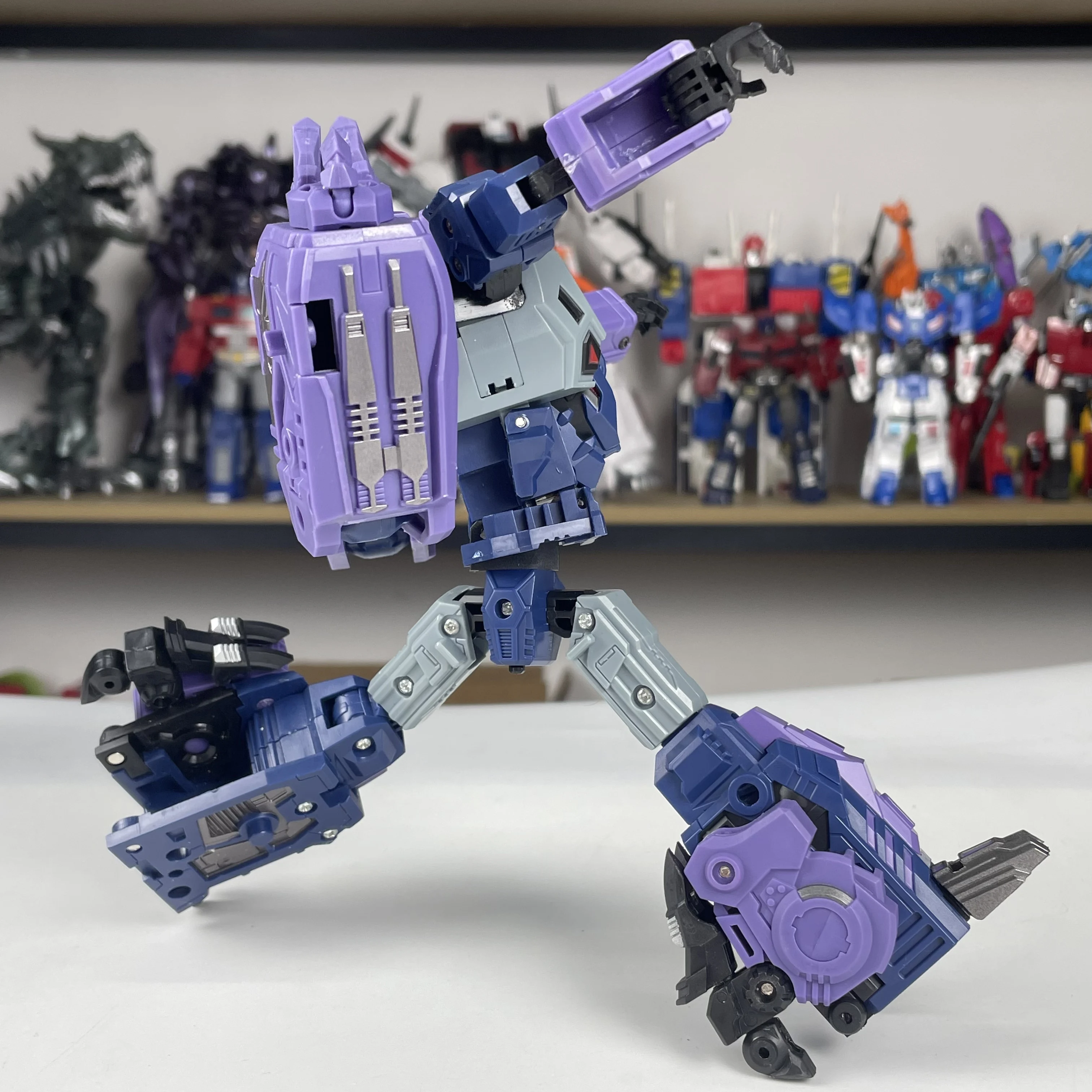 Jouets uniques UTO-01 Troll combinaison Armadillo fantôme sanglant ours figurine 17.5CM