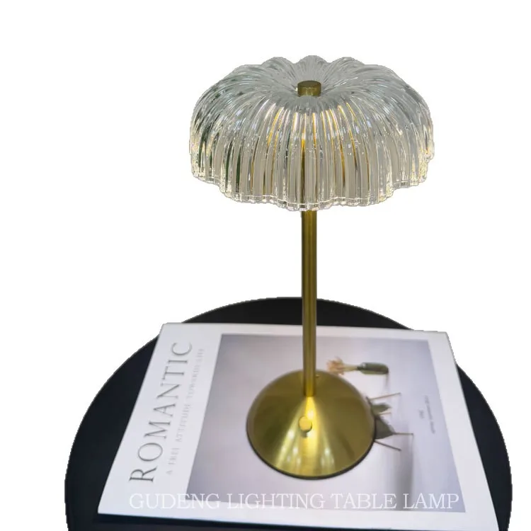 

Cross-border American high-end night light light luxury master bedroom bedside charging atmosphere light crystal retro desk