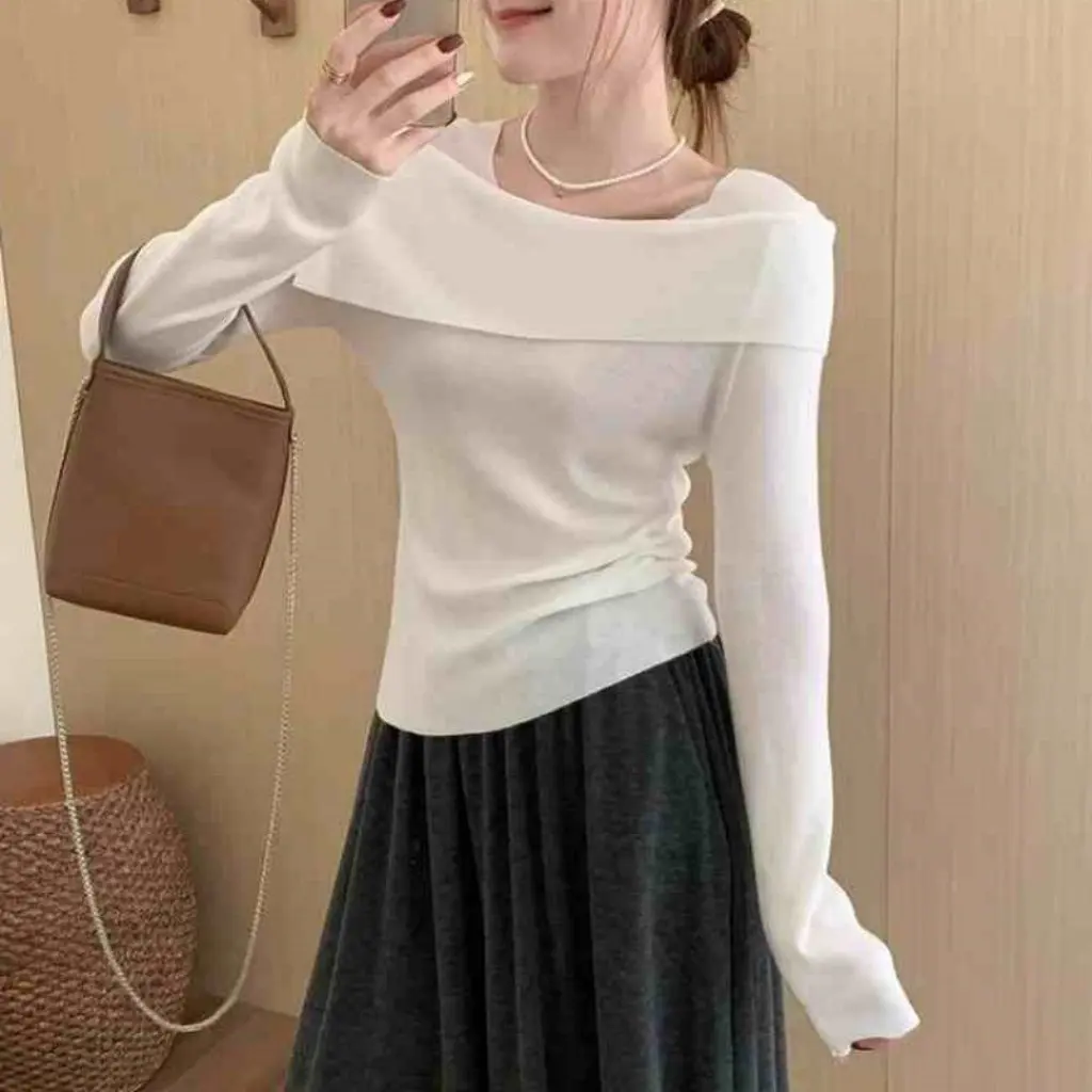 

Women's Sweet Off-Shoulder Long-Sleeve Knit Sweater Korean Style Slim-Fit Top for Autumn Layering New Elegant