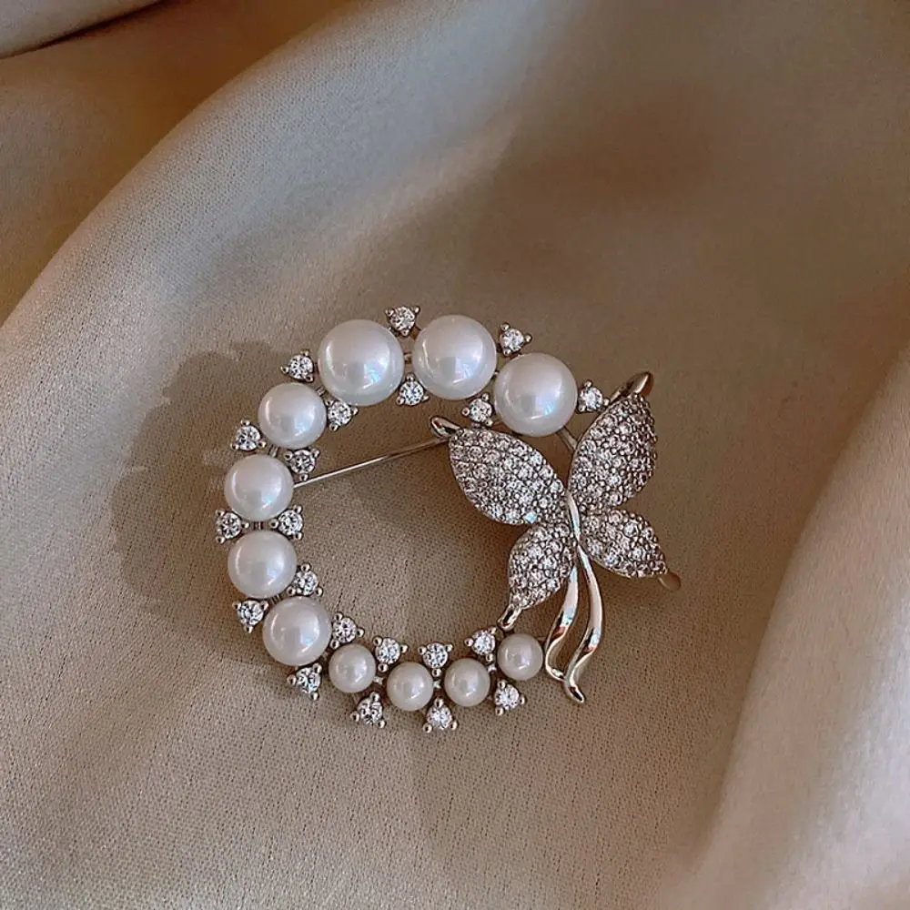 Rhinestone Tulip Flower Brooch Golden Pearl Jewelry Elegant Design Luxury Clothing Accessories Men Women