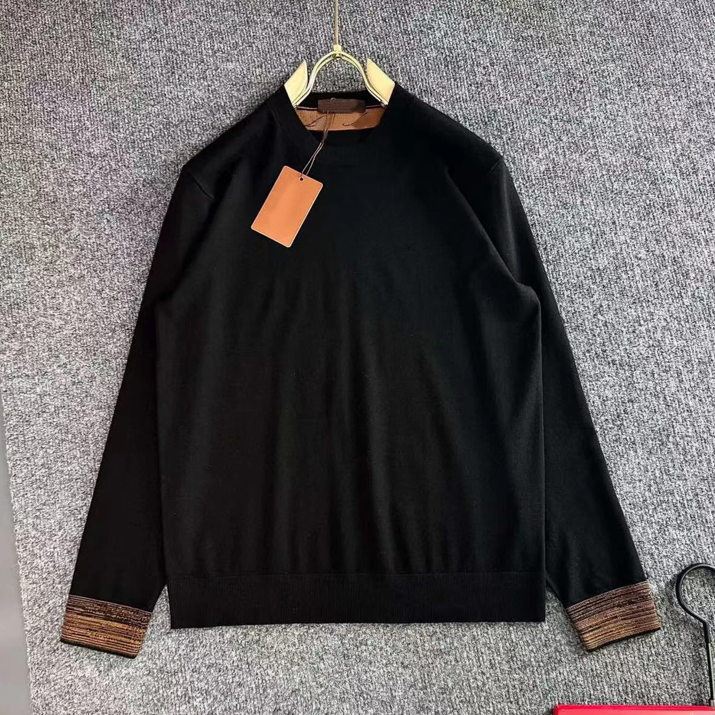 Lässiger Strickpullover für Herren mit LP-Jacquard-Rundhalsausschnitt und langen Ärmeln