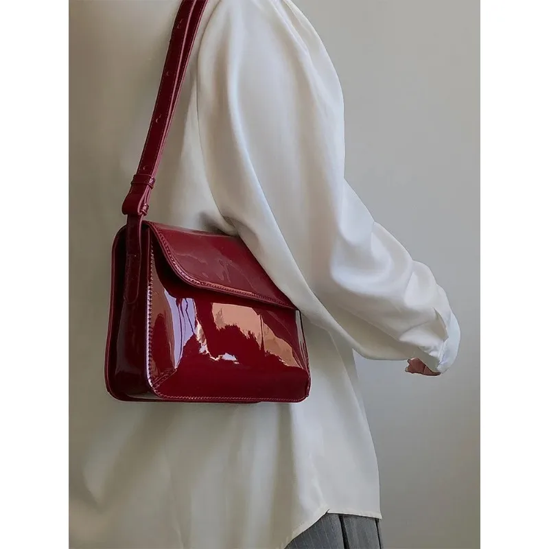 Wine Red PU Underarm Bag 2024 New Women's Vintage Lacquer Leather Shiny Buckle Single Shoulder Bag Luxury Elegant Crossbody Bag