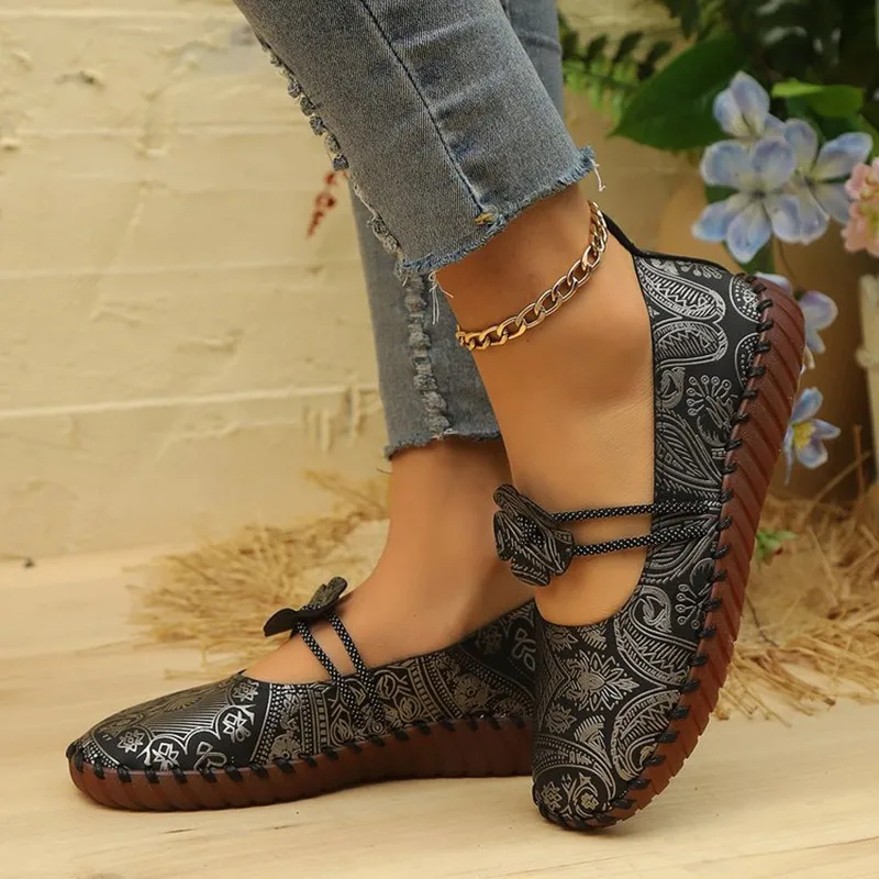 Moda 2026 Sneakers da donna Designer Mocassini ricamati di lusso Comode sneakers di marca Scarpe da donna poco profonde per le donne