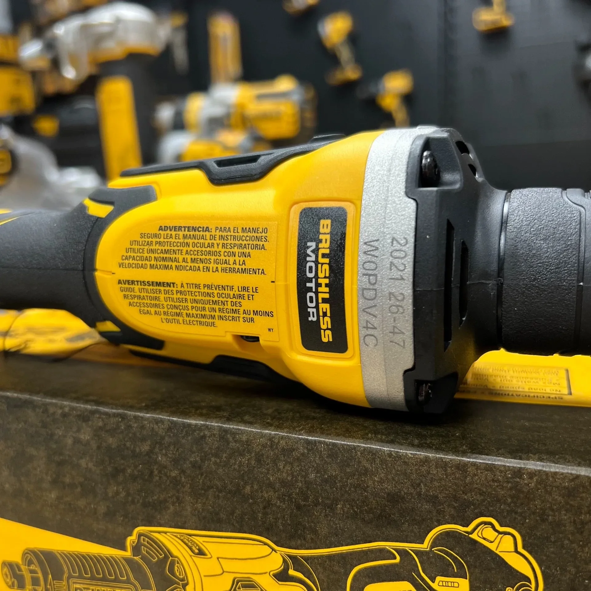 NEW DEWALT DCG426B 20v  1-1/2\