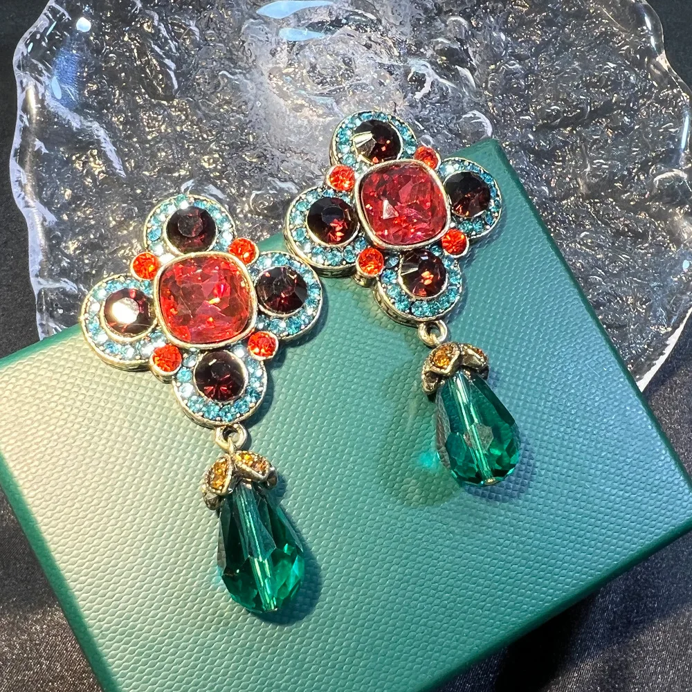 New vintage retro earrings old copper plated real gold premium feeling inlaid with zirconium marked light luxury medieval earrin